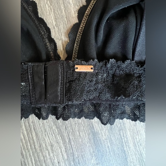 Pink Victoria’s Secret Black Ruffle Hem Wide Strap Lace Triangle Bralette Size M - Picture 5 of 8